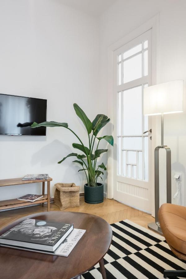 Cismigiu Serenity: 1Br Flat With Scenic Balcony บูคาเรสต์ ภายนอก รูปภาพ