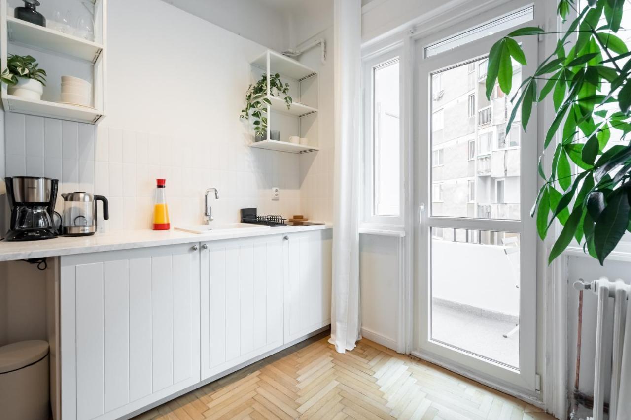 Cismigiu Serenity: 1Br Flat With Scenic Balcony บูคาเรสต์ ภายนอก รูปภาพ