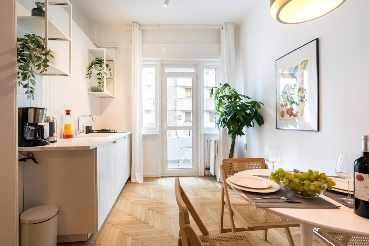 Cismigiu Serenity: 1Br Flat With Scenic Balcony บูคาเรสต์ ภายนอก รูปภาพ