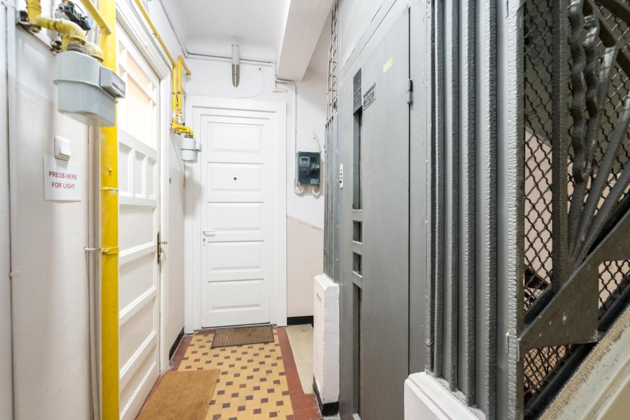 Cismigiu Serenity: 1Br Flat With Scenic Balcony บูคาเรสต์ ภายนอก รูปภาพ