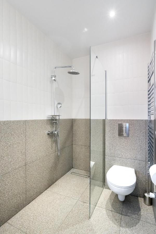 Cismigiu Serenity: 1Br Flat With Scenic Balcony บูคาเรสต์ ภายนอก รูปภาพ