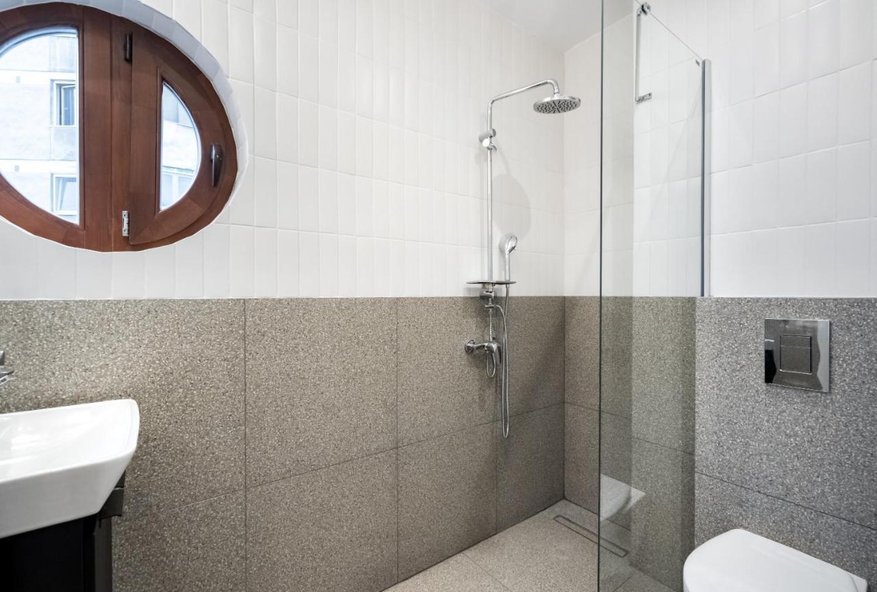 Cismigiu Serenity: 1Br Flat With Scenic Balcony บูคาเรสต์ ภายนอก รูปภาพ