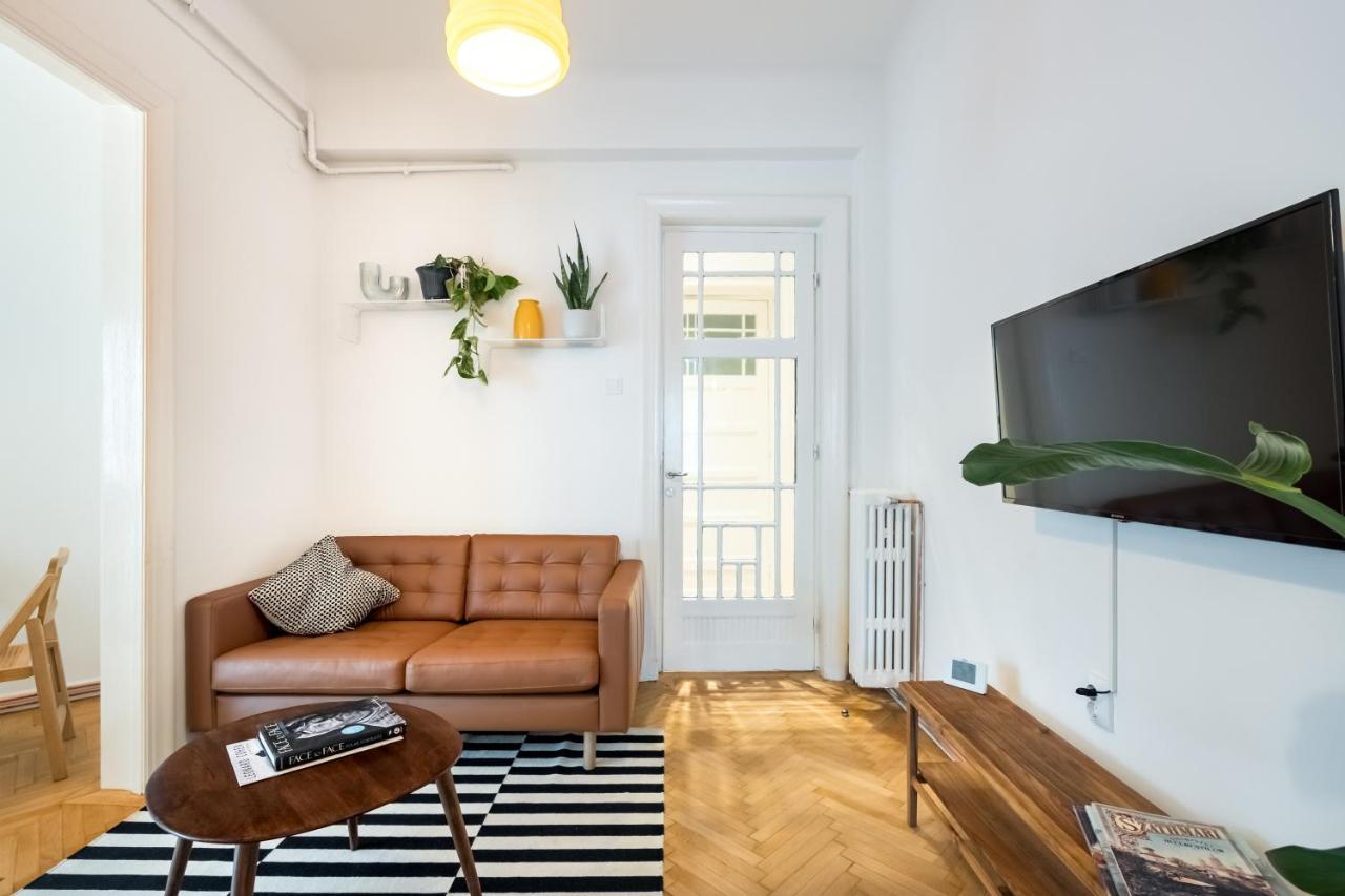 Cismigiu Serenity: 1Br Flat With Scenic Balcony บูคาเรสต์ ภายนอก รูปภาพ