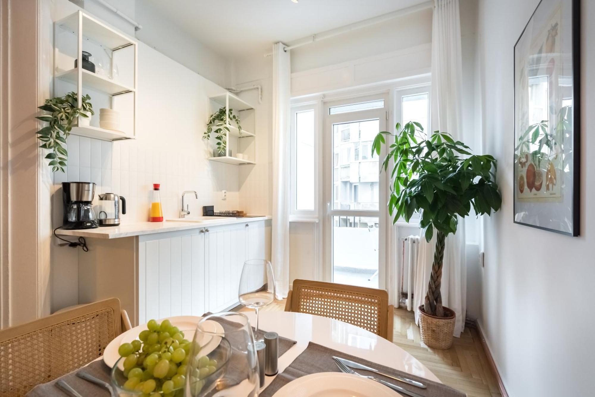 Cismigiu Serenity: 1Br Flat With Scenic Balcony บูคาเรสต์ ภายนอก รูปภาพ