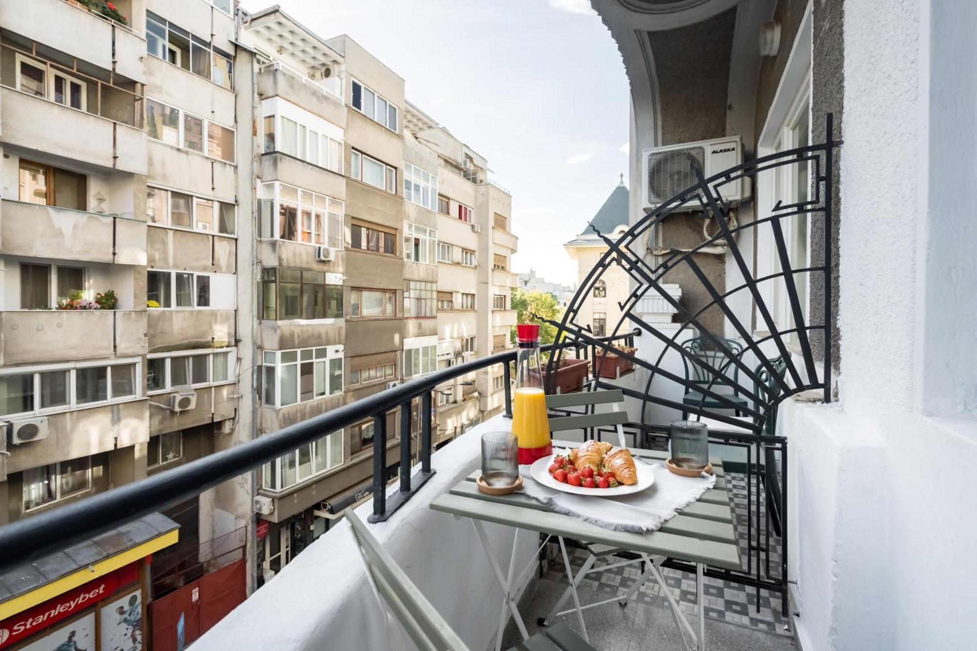 Cismigiu Serenity: 1Br Flat With Scenic Balcony บูคาเรสต์ ภายนอก รูปภาพ